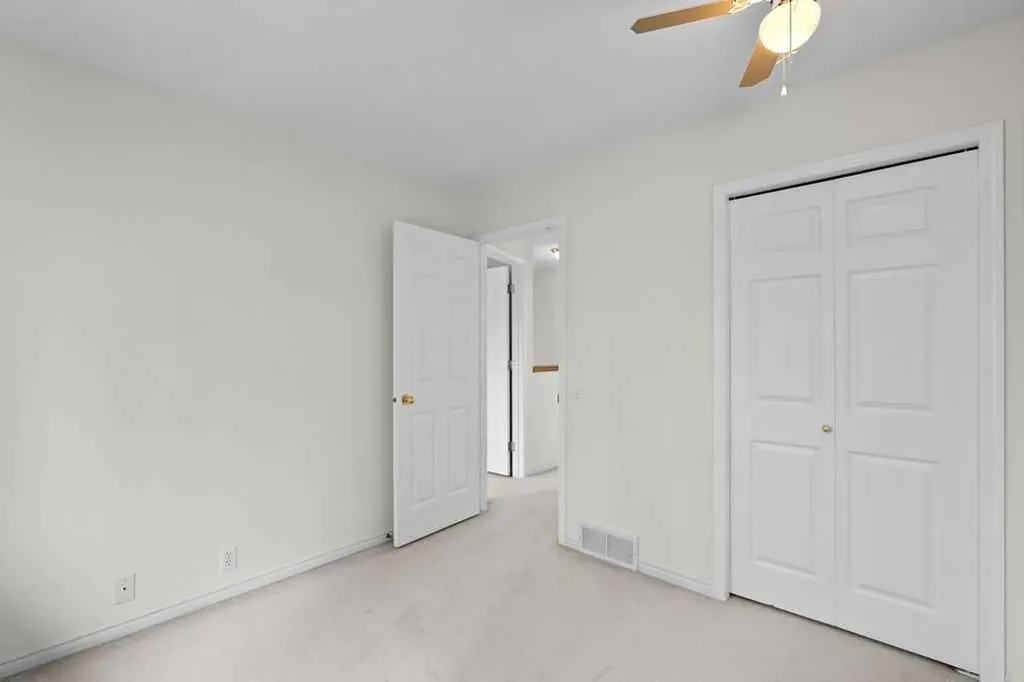 31 Silvergrove Close NW Calgary AB T3B 5R4