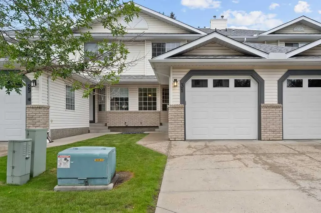 31 Silvergrove Close NW Calgary AB T3B 5R4