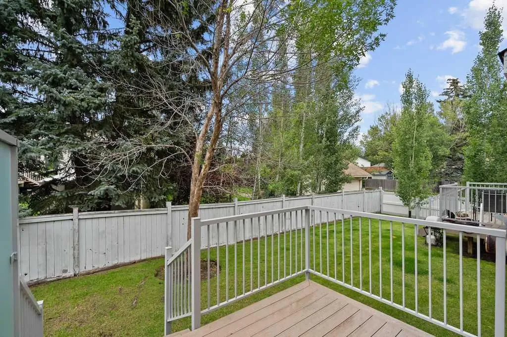 31 Silvergrove Close NW Calgary AB T3B 5R4