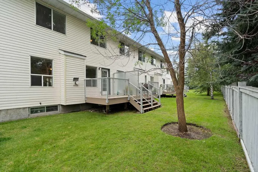 31 Silvergrove Close NW Calgary AB T3B 5R4