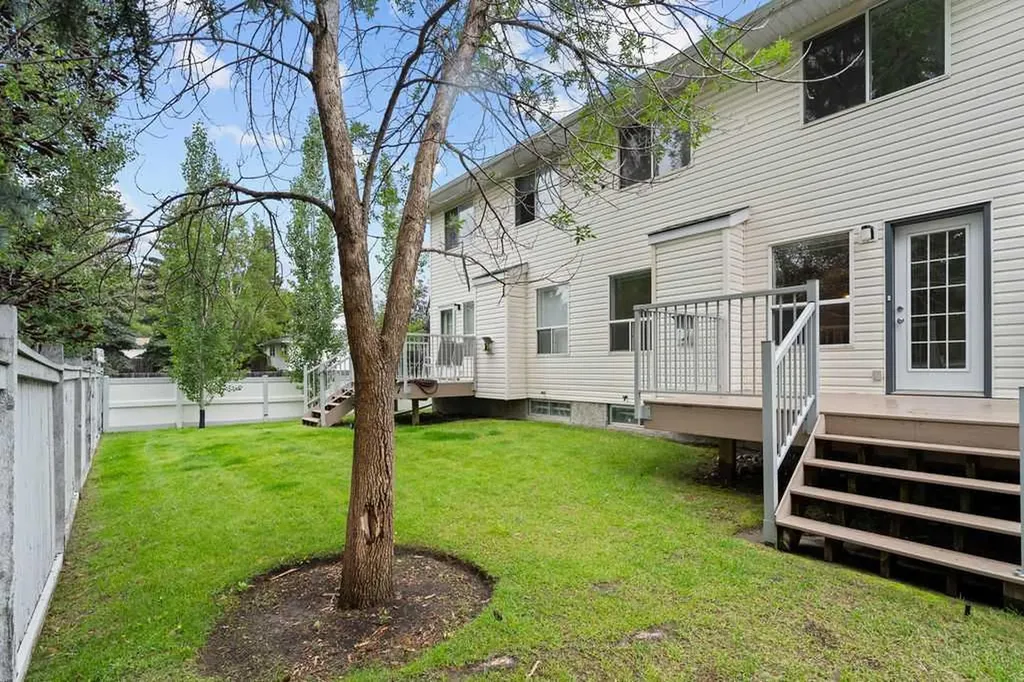 31 Silvergrove Close NW Calgary AB T3B 5R4