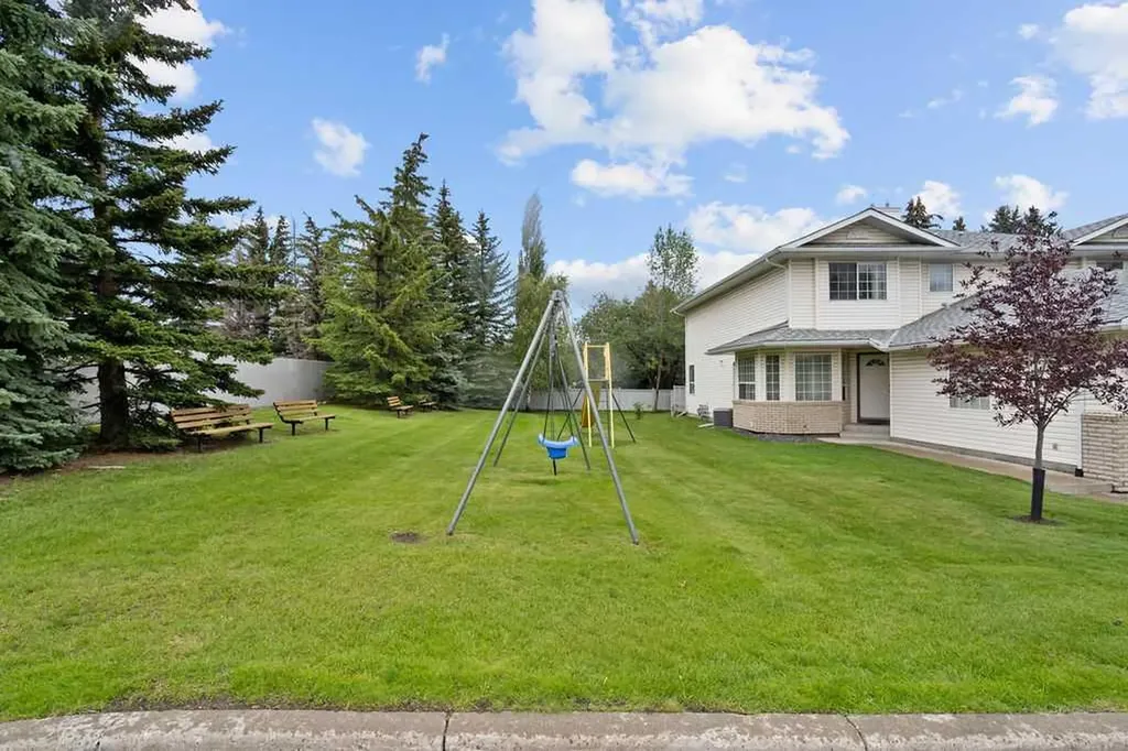 31 Silvergrove Close NW Calgary AB T3B 5R4