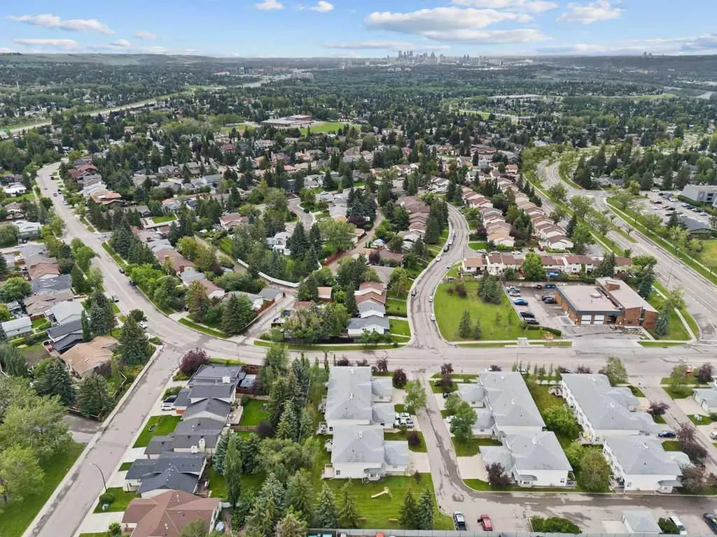 31 Silvergrove Close NW Calgary AB T3B 5R4