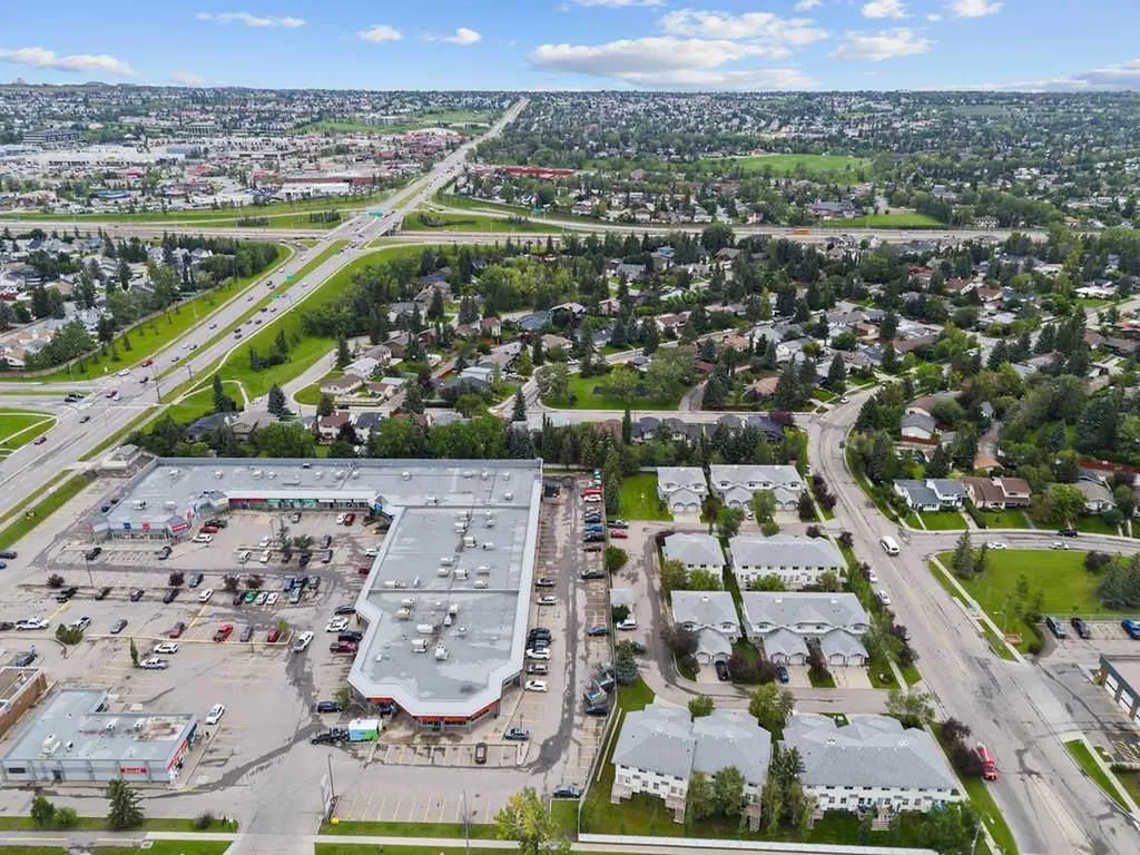 31 Silvergrove Close NW Calgary AB T3B 5R4