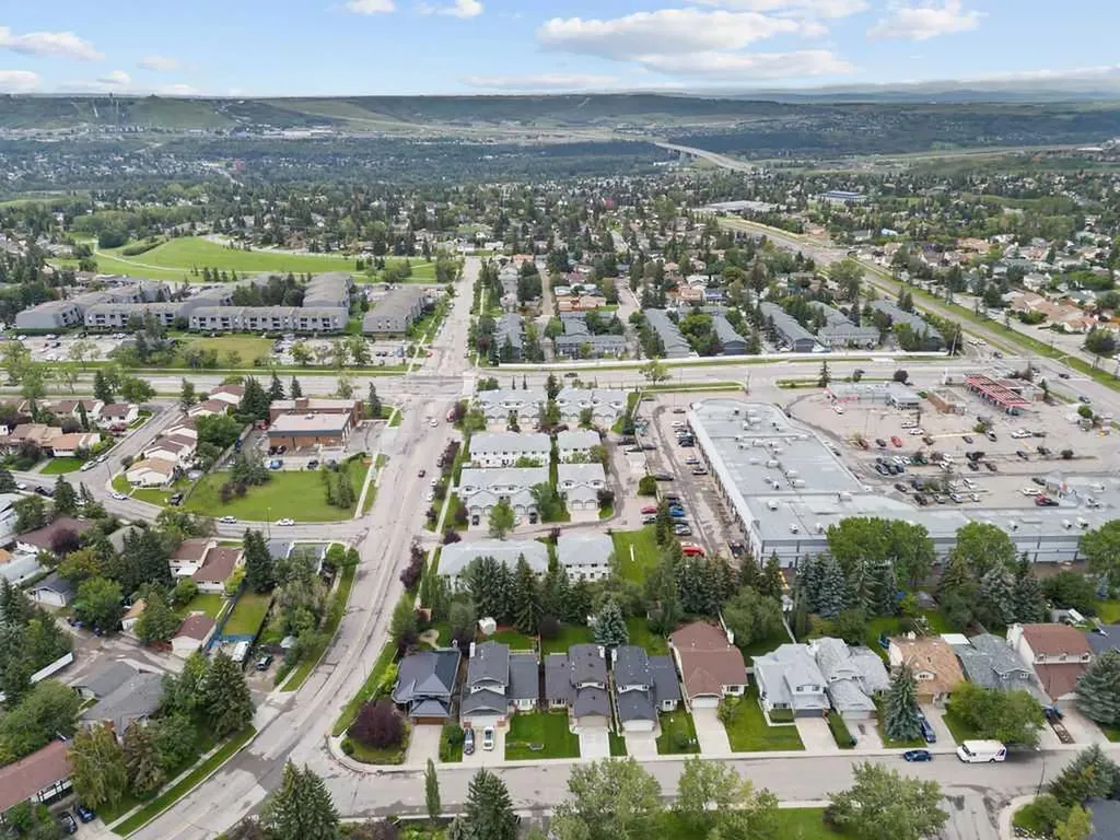31 Silvergrove Close NW Calgary AB T3B 5R4