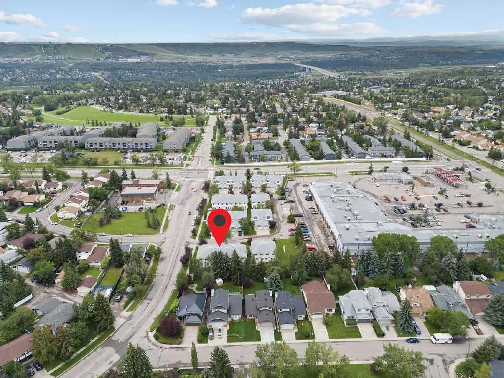 31 Silvergrove Close NW Calgary AB T3B 5R4