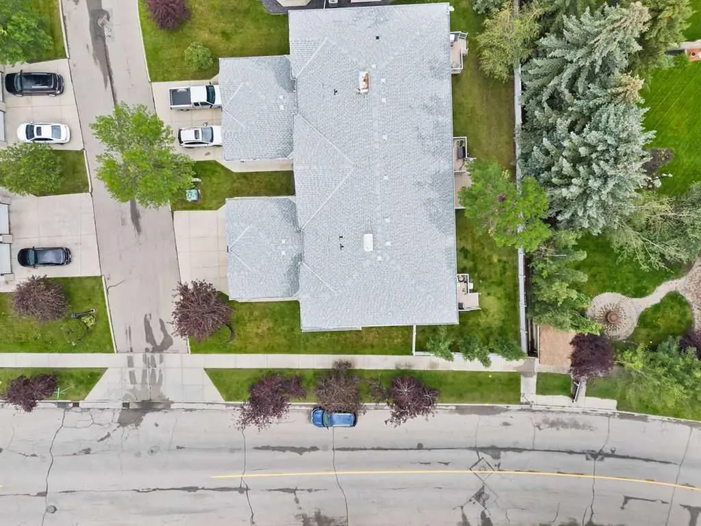 31 Silvergrove Close NW Calgary AB T3B 5R4
