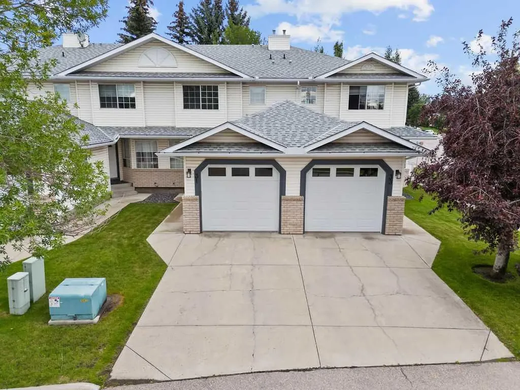 31 Silvergrove Close NW Calgary AB T3B 5R4