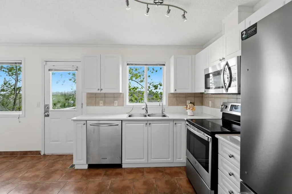 249 Citadel Point NW Calgary AB T3G 5L2