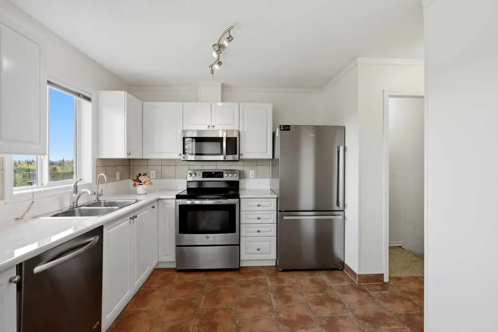 249 Citadel Point NW Calgary AB T3G 5L2