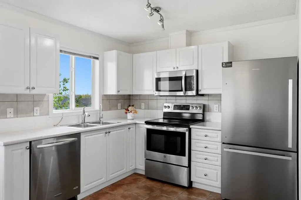 249 Citadel Point NW Calgary AB T3G 5L2