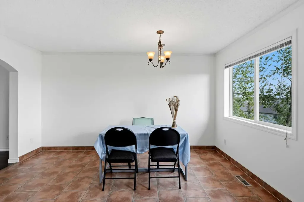 249 Citadel Point NW Calgary AB T3G 5L2