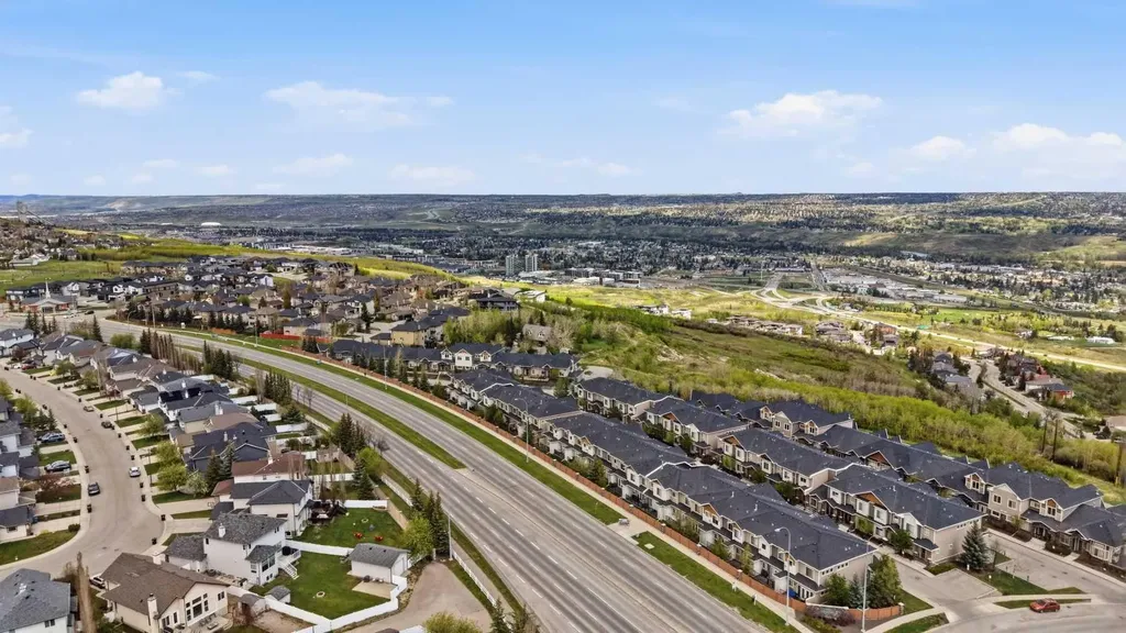 86 Cougar Ridge Landing SW Calgary AB T3H 0X8