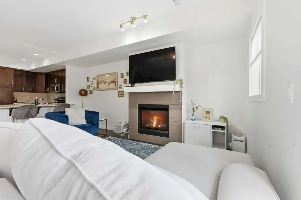 86 Cougar Ridge Landing SW Calgary AB T3H 0X8