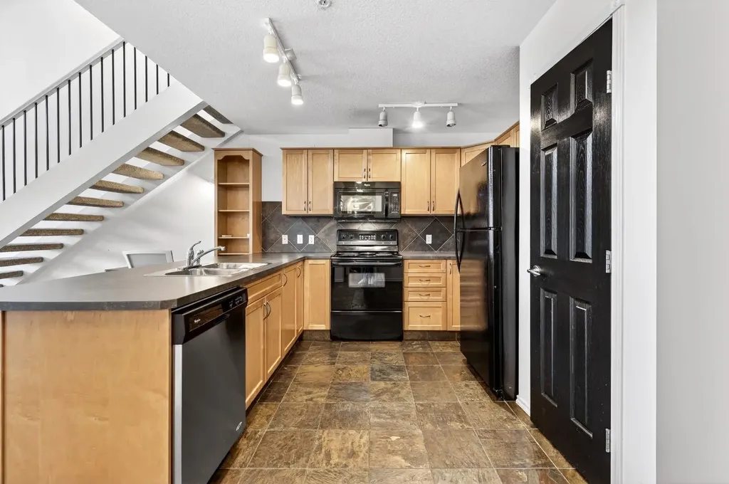 3650 Marda Link SW Calgary AB T2T 6G9