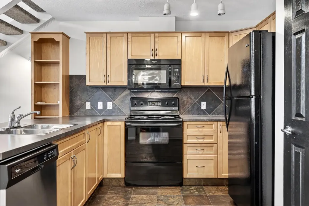 3650 Marda Link SW Calgary AB T2T 6G9