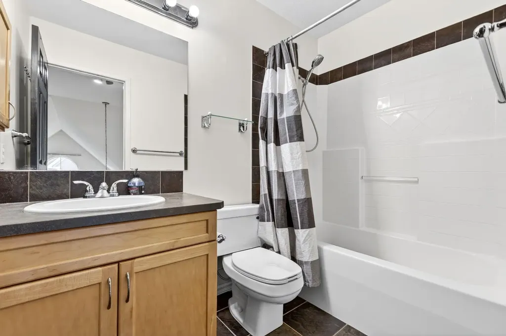 3650 Marda Link SW Calgary AB T2T 6G9