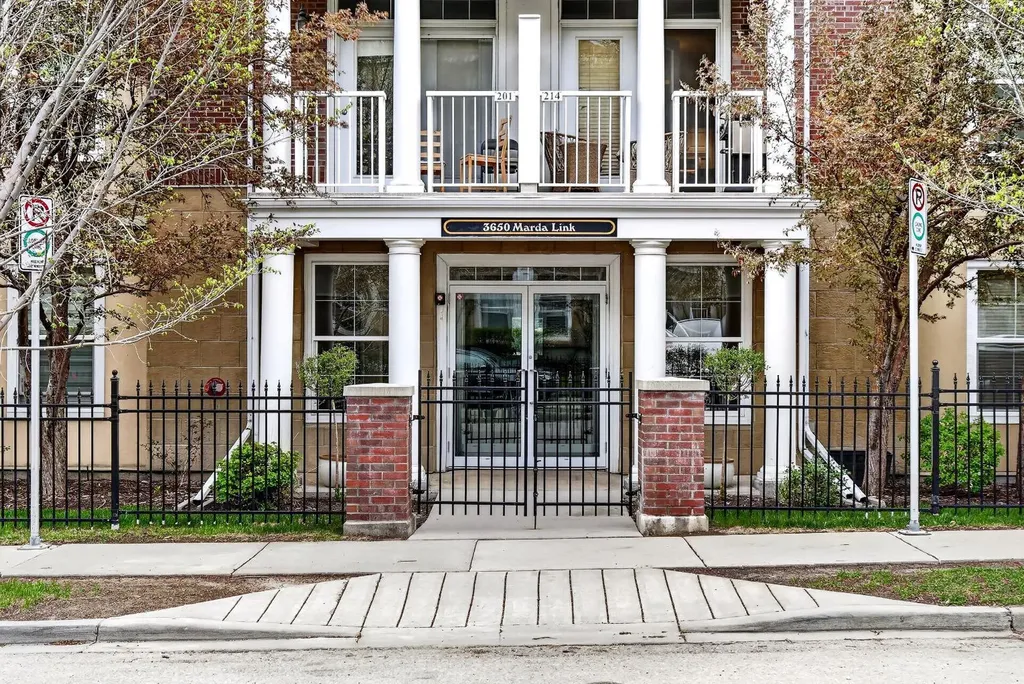3650 Marda Link SW Calgary AB T2T 6G9