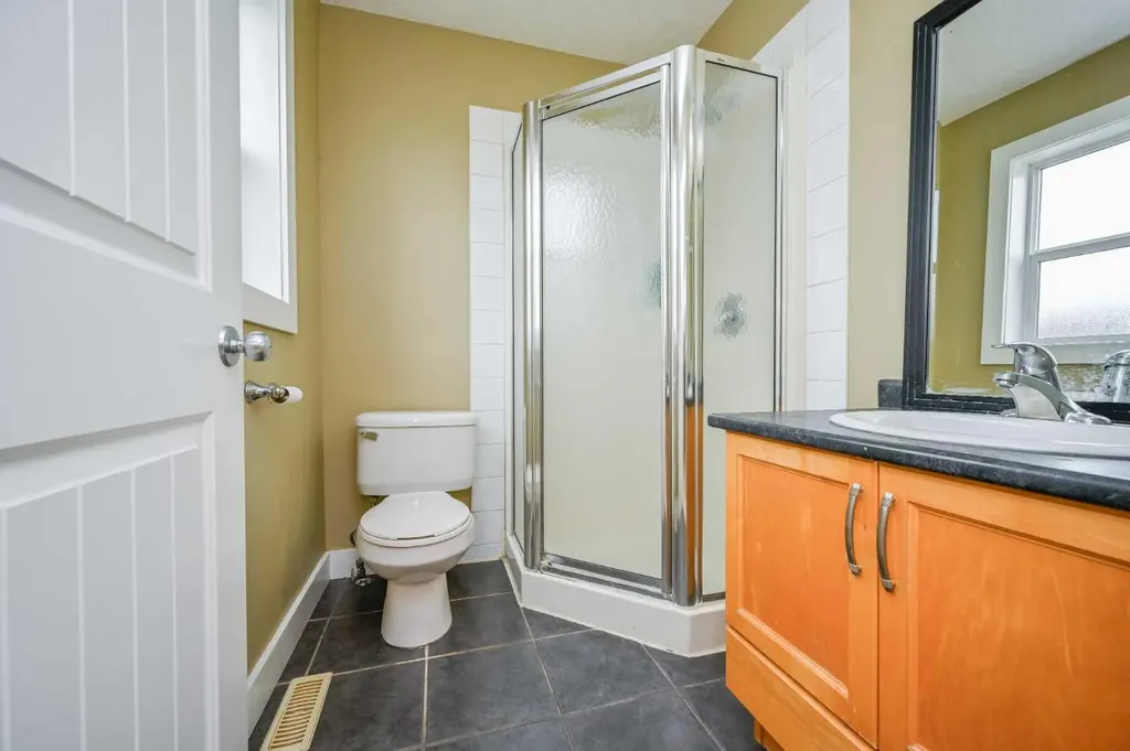 8821 113 Avenue Grande Prairie AB T8X 1S2