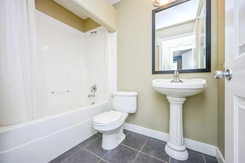 8821 113 Avenue Grande Prairie AB T8X 1S2