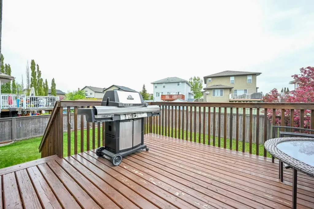 8821 113 Avenue Grande Prairie AB T8X 1S2