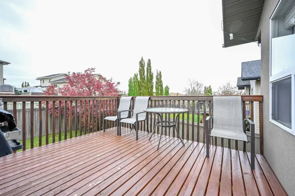 8821 113 Avenue Grande Prairie AB T8X 1S2