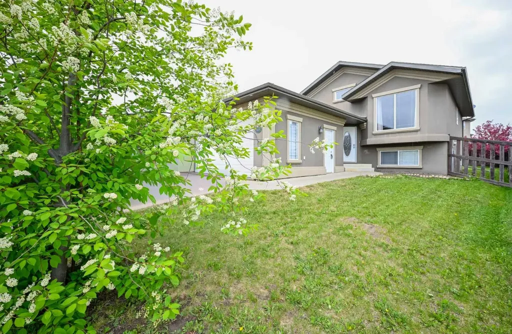 8821 113 Avenue Grande Prairie AB T8X 1S2