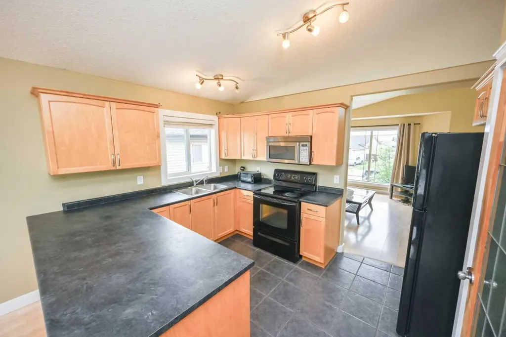 8821 113 Avenue Grande Prairie AB T8X 1S2