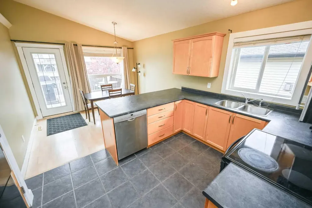 8821 113 Avenue Grande Prairie AB T8X 1S2