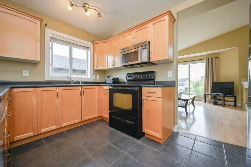 8821 113 Avenue Grande Prairie AB T8X 1S2
