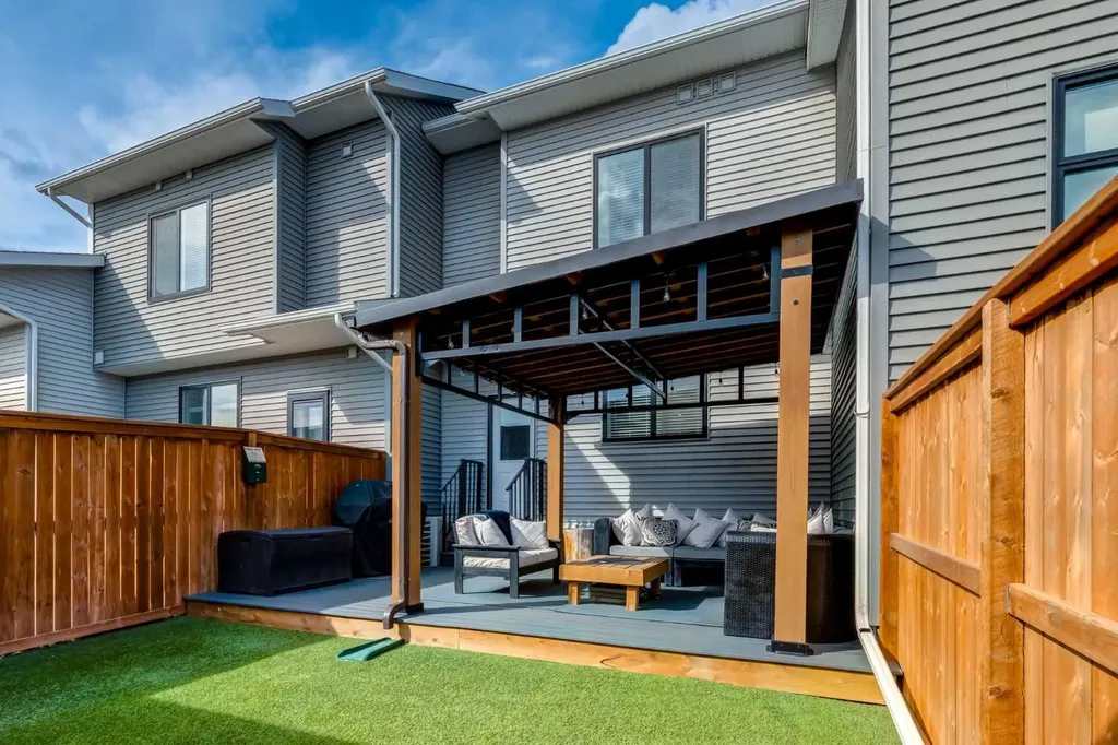 27 D'arcy Boulevard Okotoks AB T1S 5S6