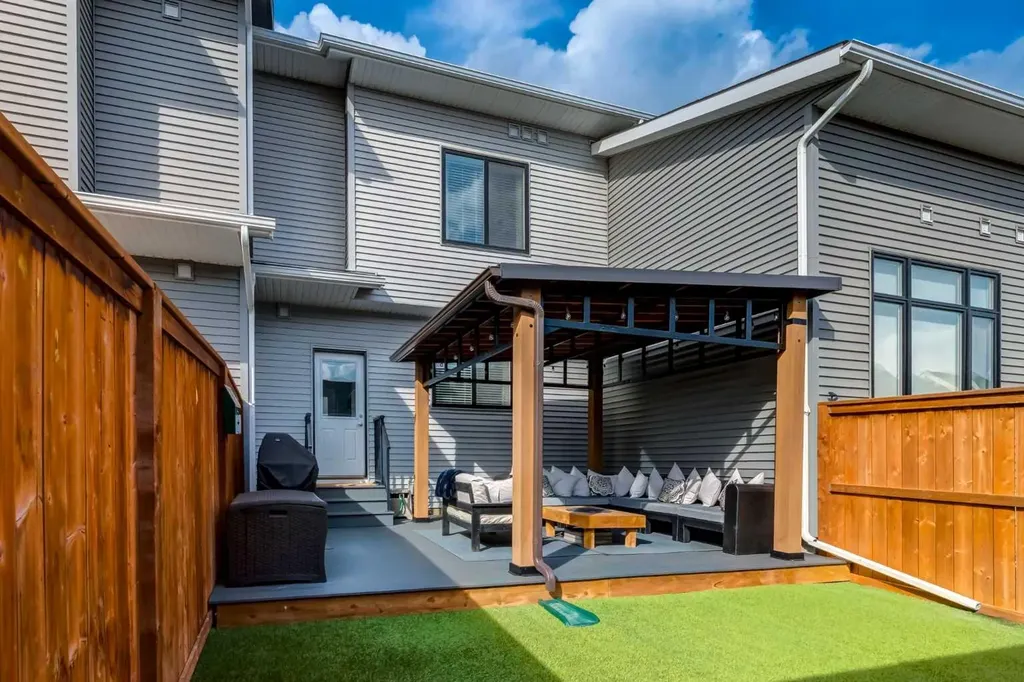 27 D'arcy Boulevard Okotoks AB T1S 5S6