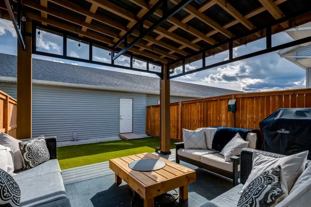 27 D'arcy Boulevard Okotoks AB T1S 5S6