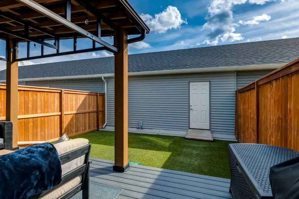 27 D'arcy Boulevard Okotoks AB T1S 5S6