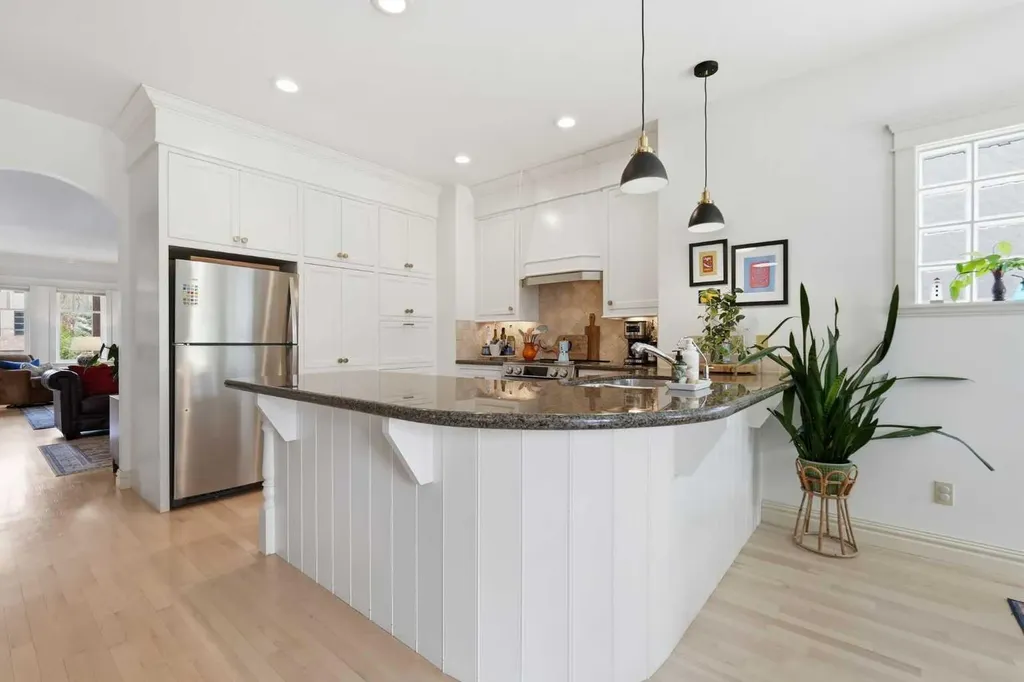 1729 31 Avenue SW Calgary AB T2T 1S6