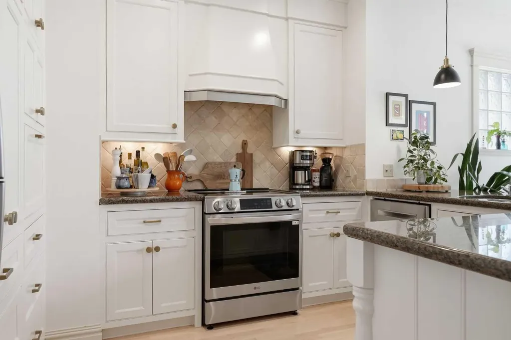 1729 31 Avenue SW Calgary AB T2T 1S6