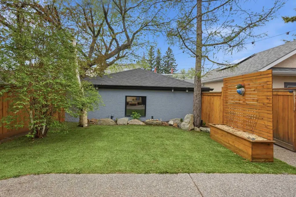 1729 31 Avenue SW Calgary AB T2T 1S6