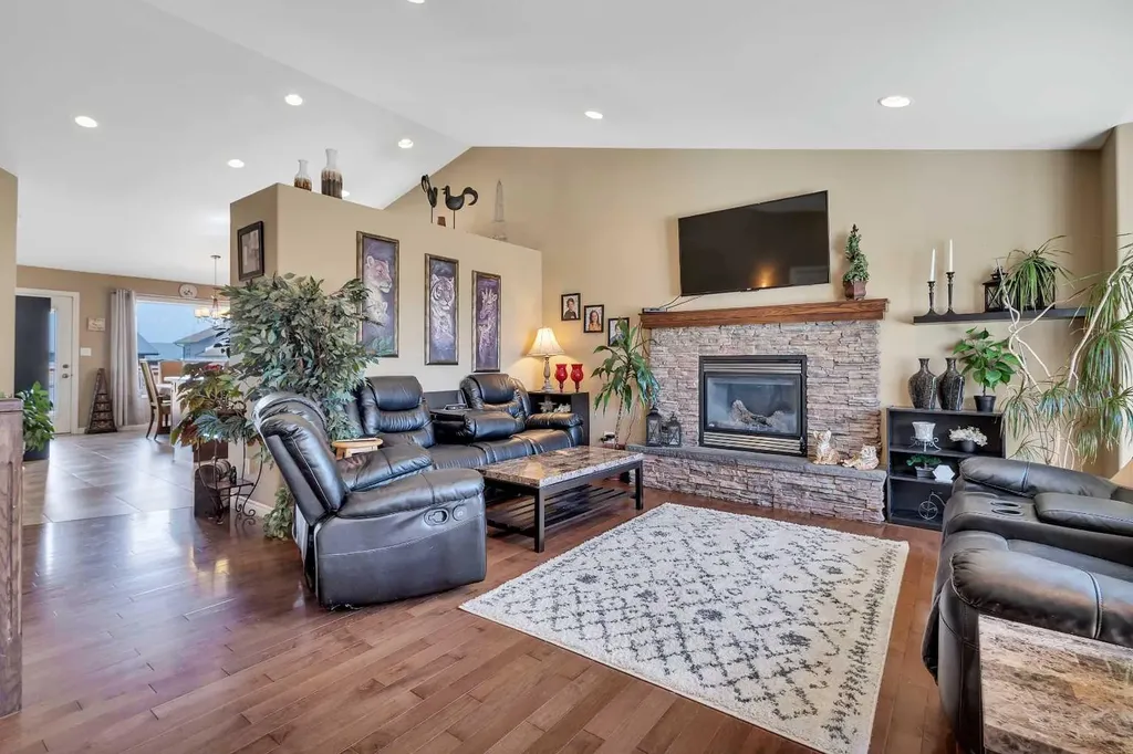 29 Chinook Street Blackfalds AB T0M0J0
