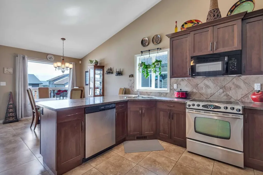 29 Chinook Street Blackfalds AB T0M0J0