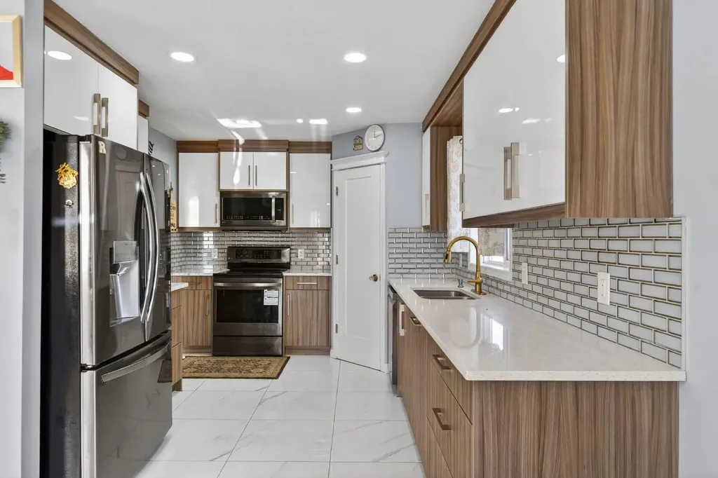 232 San Fernando Place NE Calgary AB T1Y 7J2
