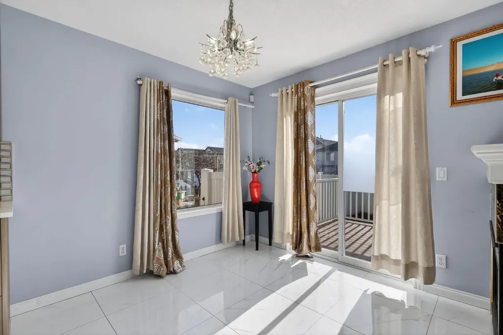 232 San Fernando Place NE Calgary AB T1Y 7J2