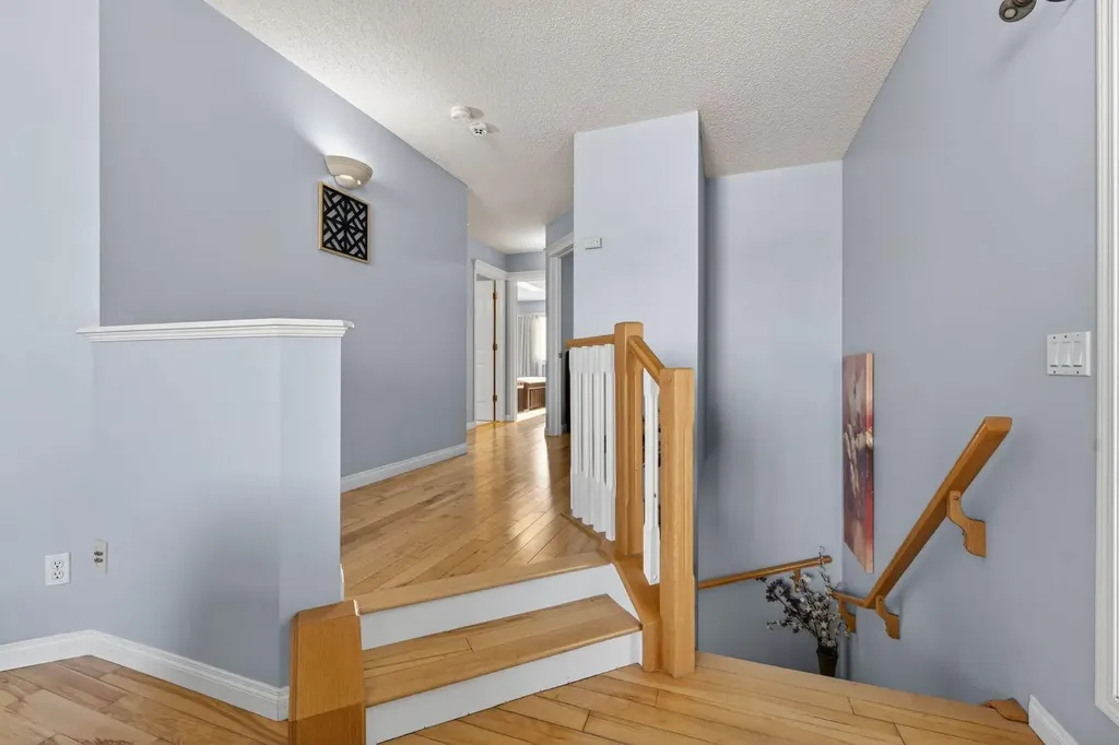 232 San Fernando Place NE Calgary AB T1Y 7J2