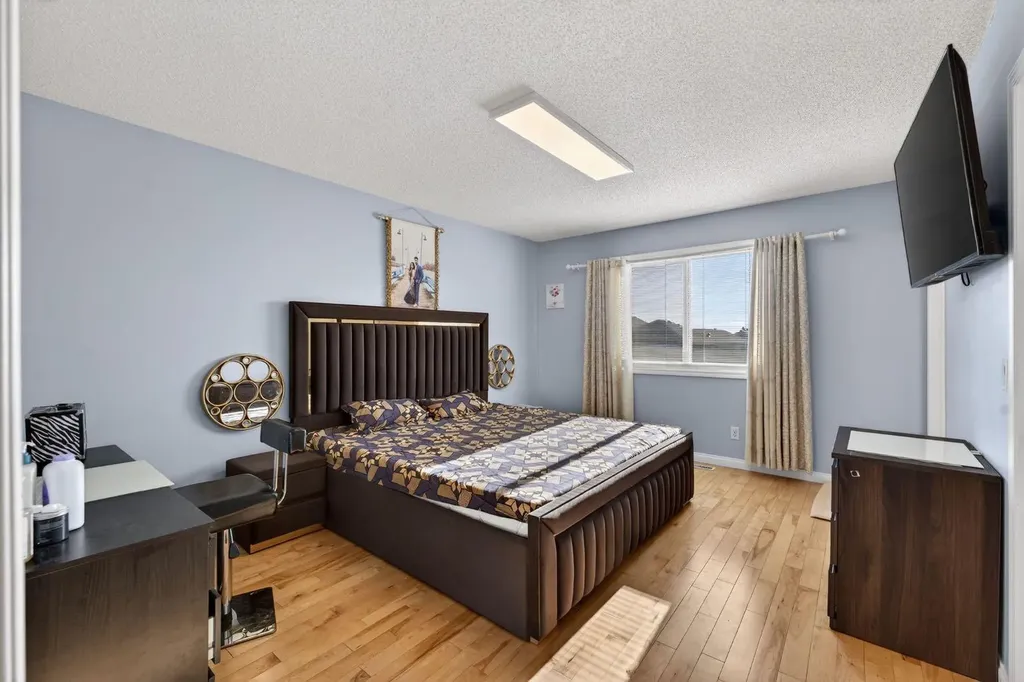 232 San Fernando Place NE Calgary AB T1Y 7J2