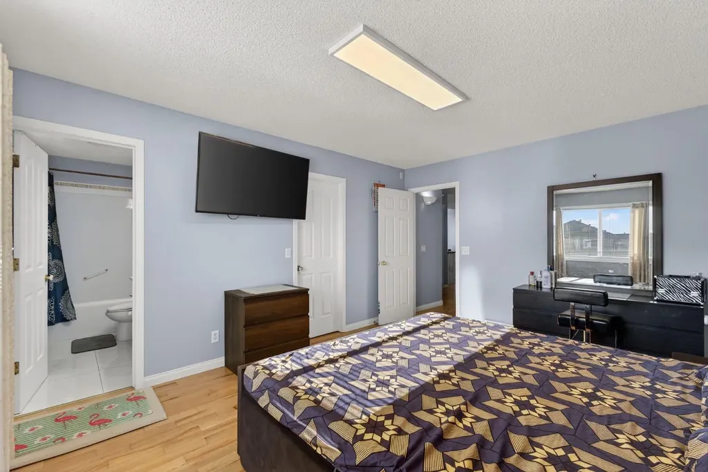 232 San Fernando Place NE Calgary AB T1Y 7J2