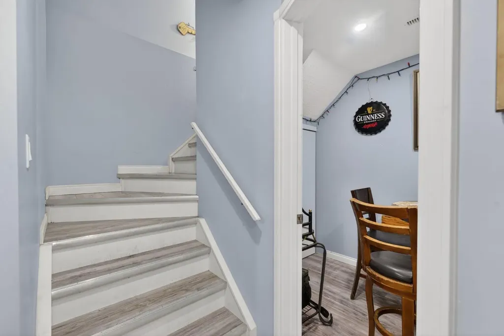 232 San Fernando Place NE Calgary AB T1Y 7J2
