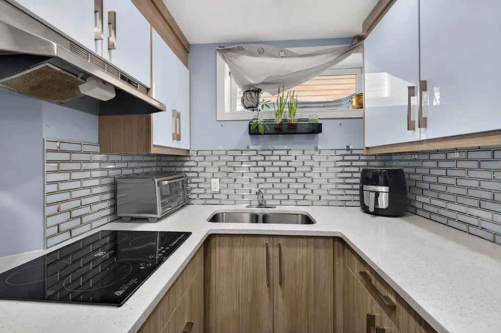 232 San Fernando Place NE Calgary AB T1Y 7J2