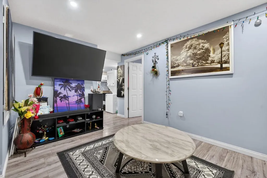 232 San Fernando Place NE Calgary AB T1Y 7J2