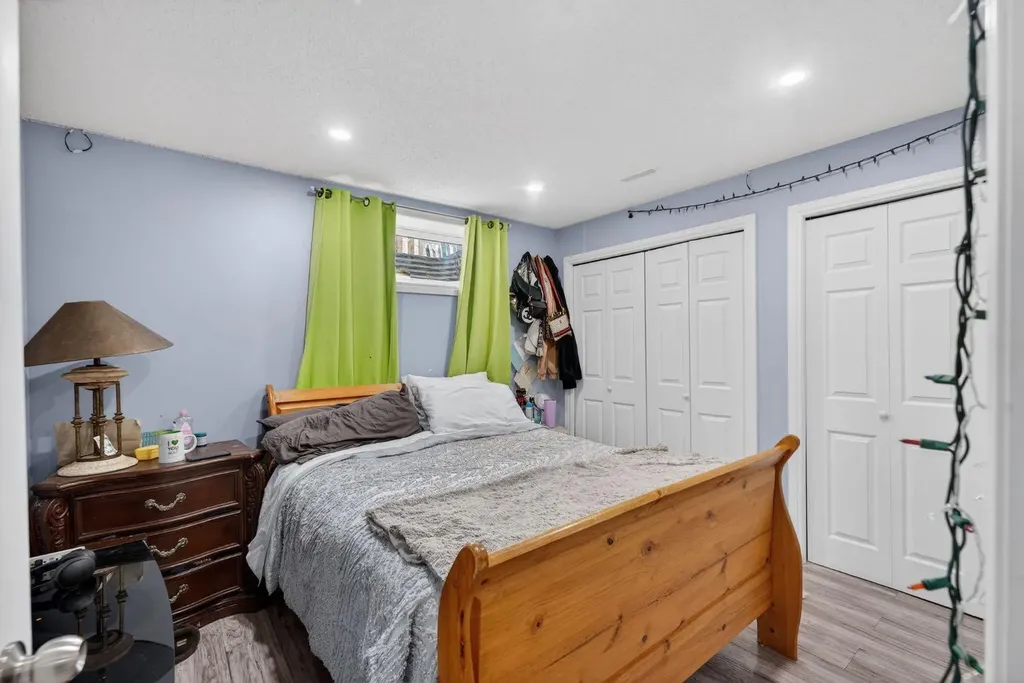 232 San Fernando Place NE Calgary AB T1Y 7J2