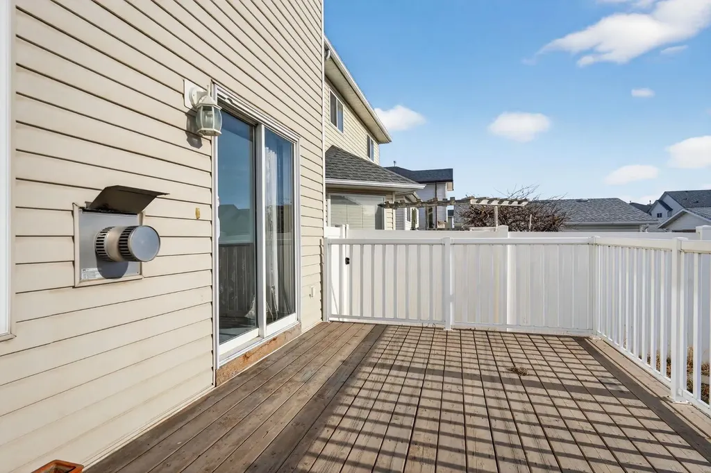 232 San Fernando Place NE Calgary AB T1Y 7J2