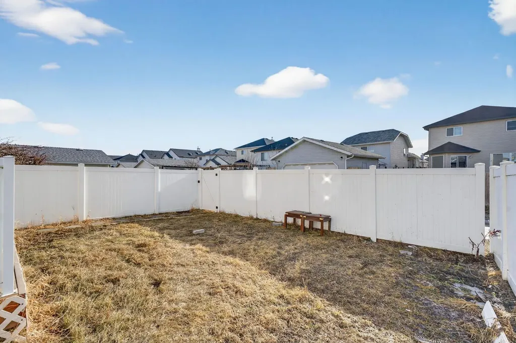 232 San Fernando Place NE Calgary AB T1Y 7J2
